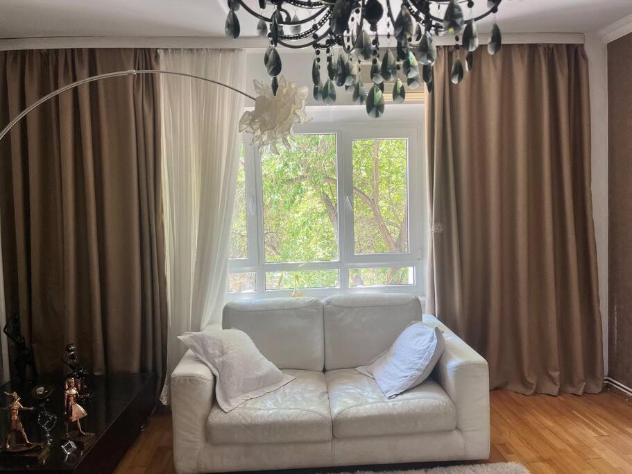 Charming Apartment/King Size Bed Bucharest Exterior photo